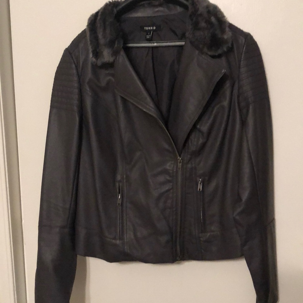 Torrid faux leather jacket w/fur collar